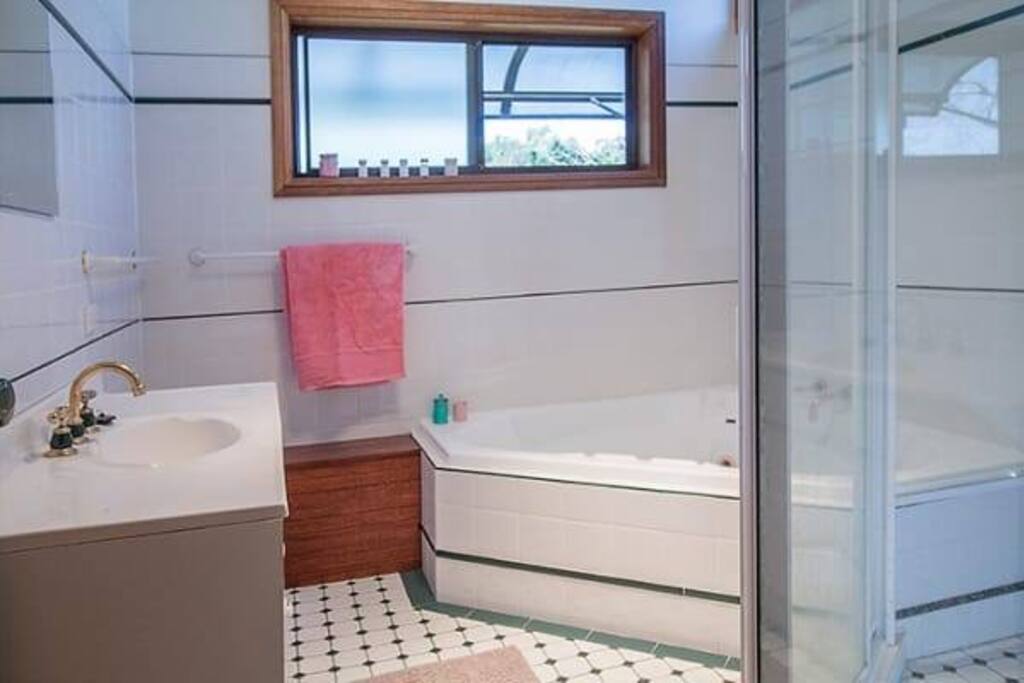 Spacious and clean bathroom with spa bath. Toothpaste, toothbrush, shampoo, hairdryer and towels provided - no need to bring your own!