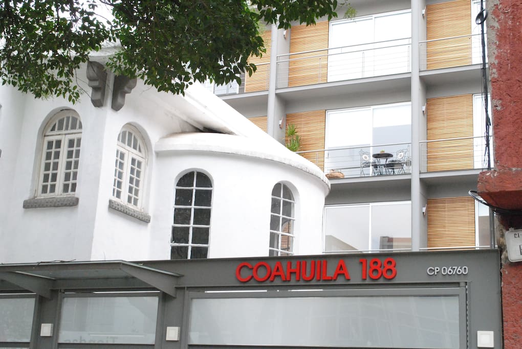 Located in La Roma, close to trendy shops, restaurants and bars