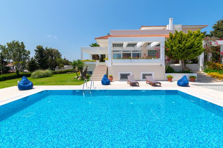 City Mansion, Rhodes Town, Luxury 4 Bedroom Villa gallery image 4