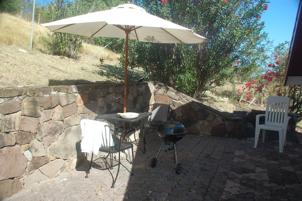 To the rear of the studio is this lovely stoned cool area to enjoy a BBQ or breakfast in the shade