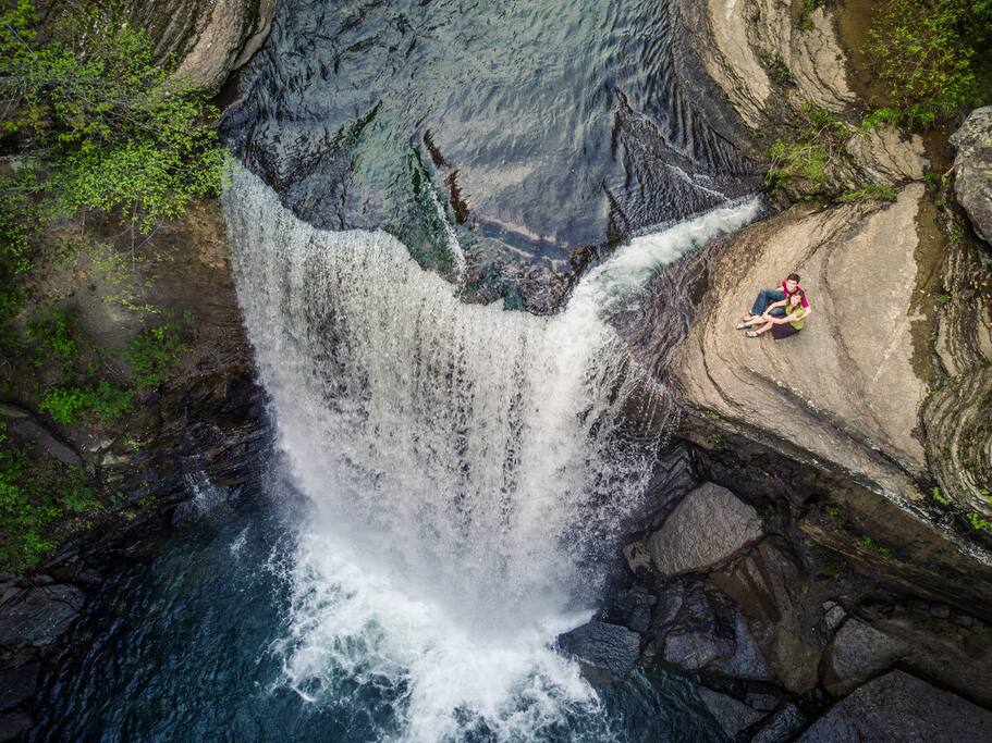 Lower Greeter Falls, SPECTACULAR ! 15 mn. drive away...and a short walk! And two more falls from the same trail!
