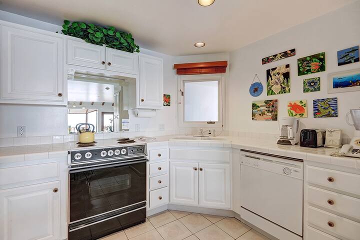 H230: 2B|2B Villa, Ocean Views, 4-seat golf cart gallery image 5