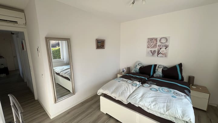 Roditelj u spavaćoj sobi na katu