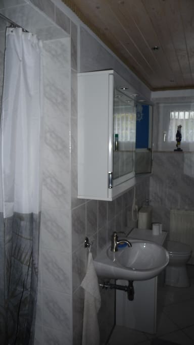 Bad mit Dusche