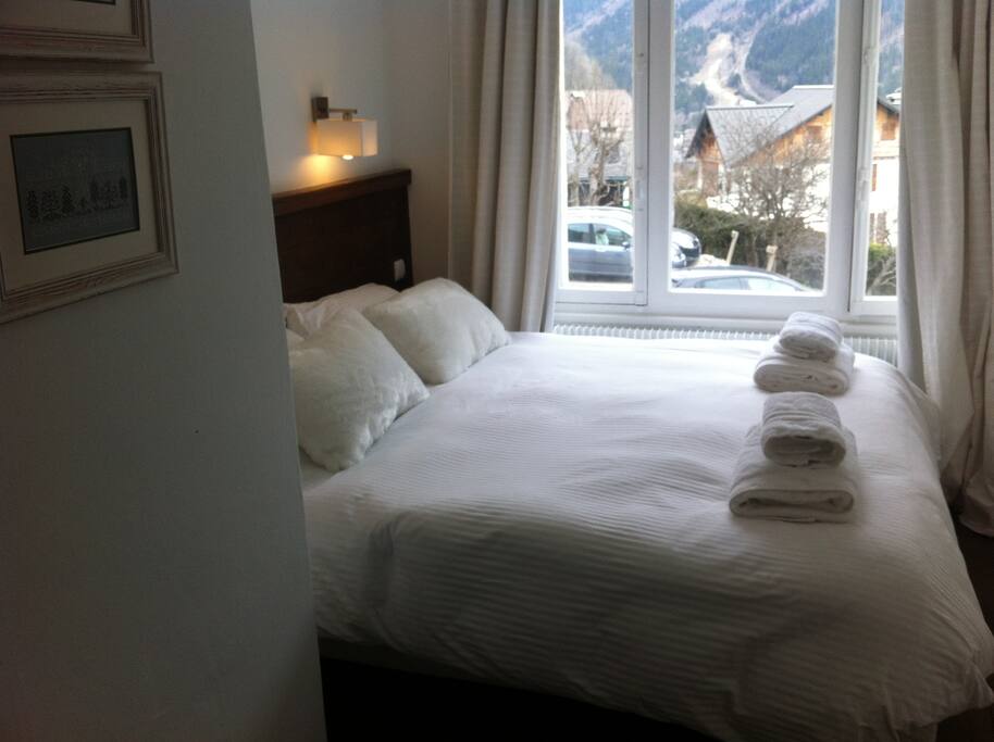 La chambre séparée = 1 lit double 160 ou deux lits simples en 80 au choix