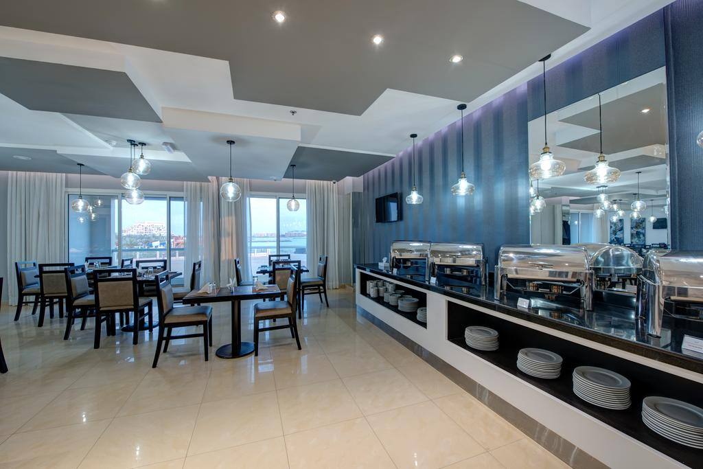 Bright & well served Restaurant