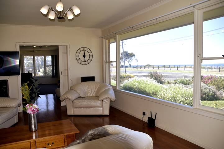 Waterfront At Geelong Port 12stay Pool Next Avalon - Avalon Airport