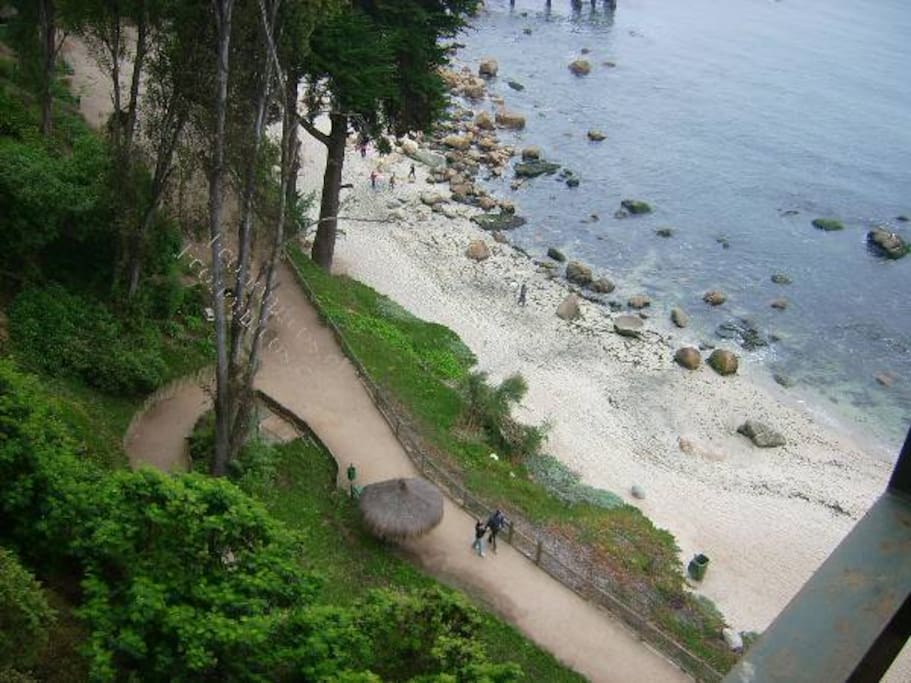 Paseo lado de playa parte del condominio.