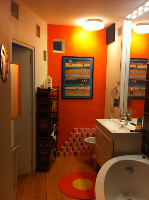 Grande Salle de Bain, avec baignoire et grande douche
