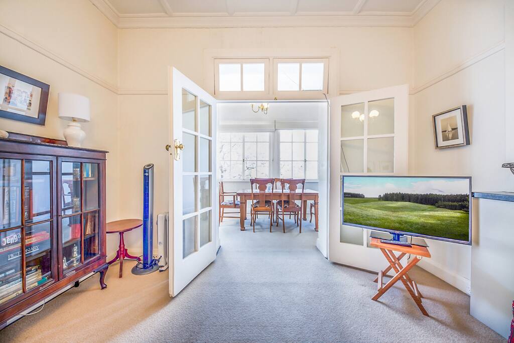 rent neutral bay dress Neutral Apartments Spacious Deco BR Gem Bay   for Art 2