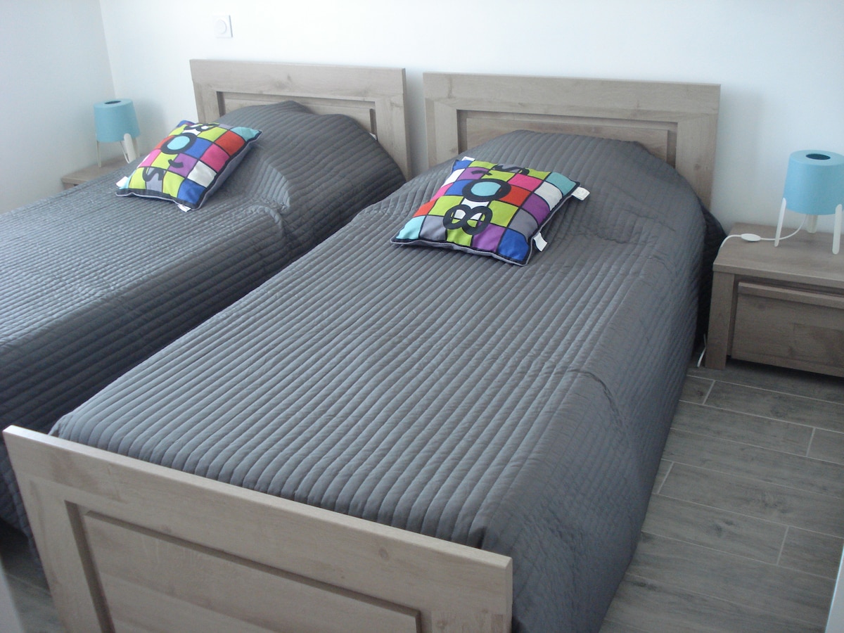 Habitación con cama doble