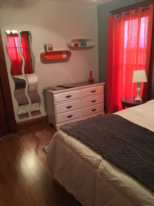 Guest bedroom with queen bed