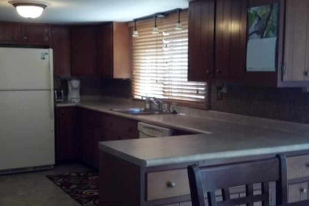 Eat in kitchen w/ full size appliances including dishwasher.