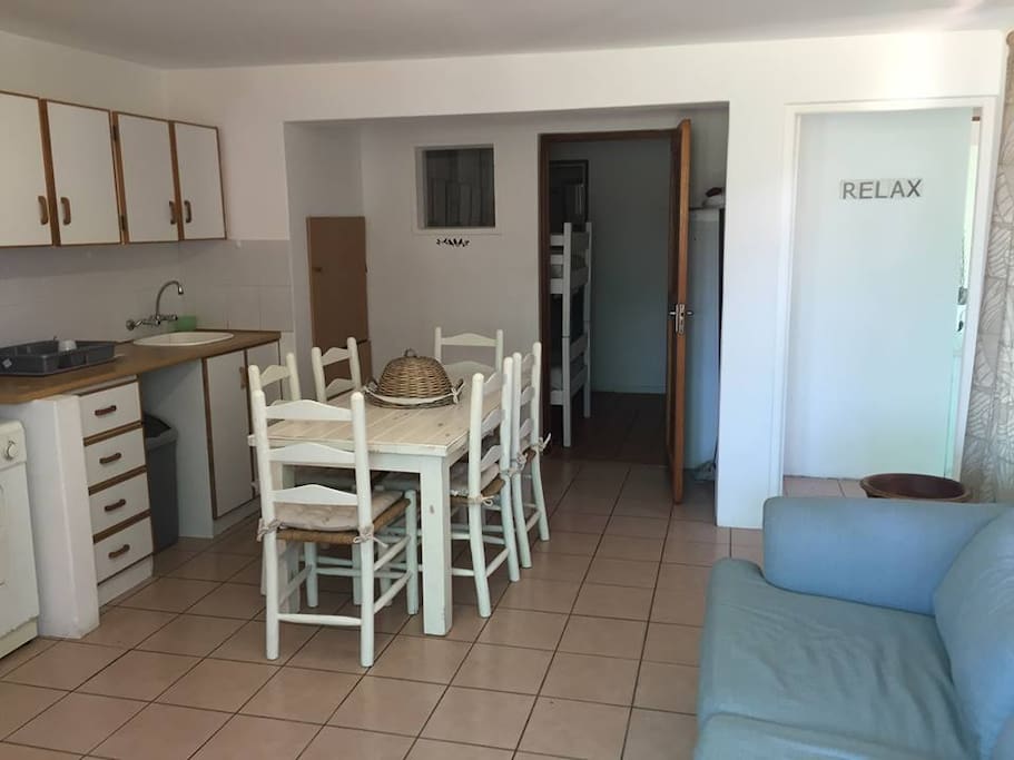 Lounge/dining area