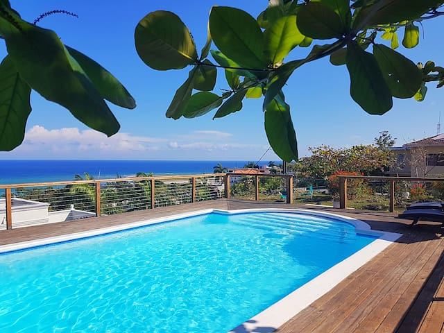 OceanView 2bedrooms,rooftop pool,AirCon throughout