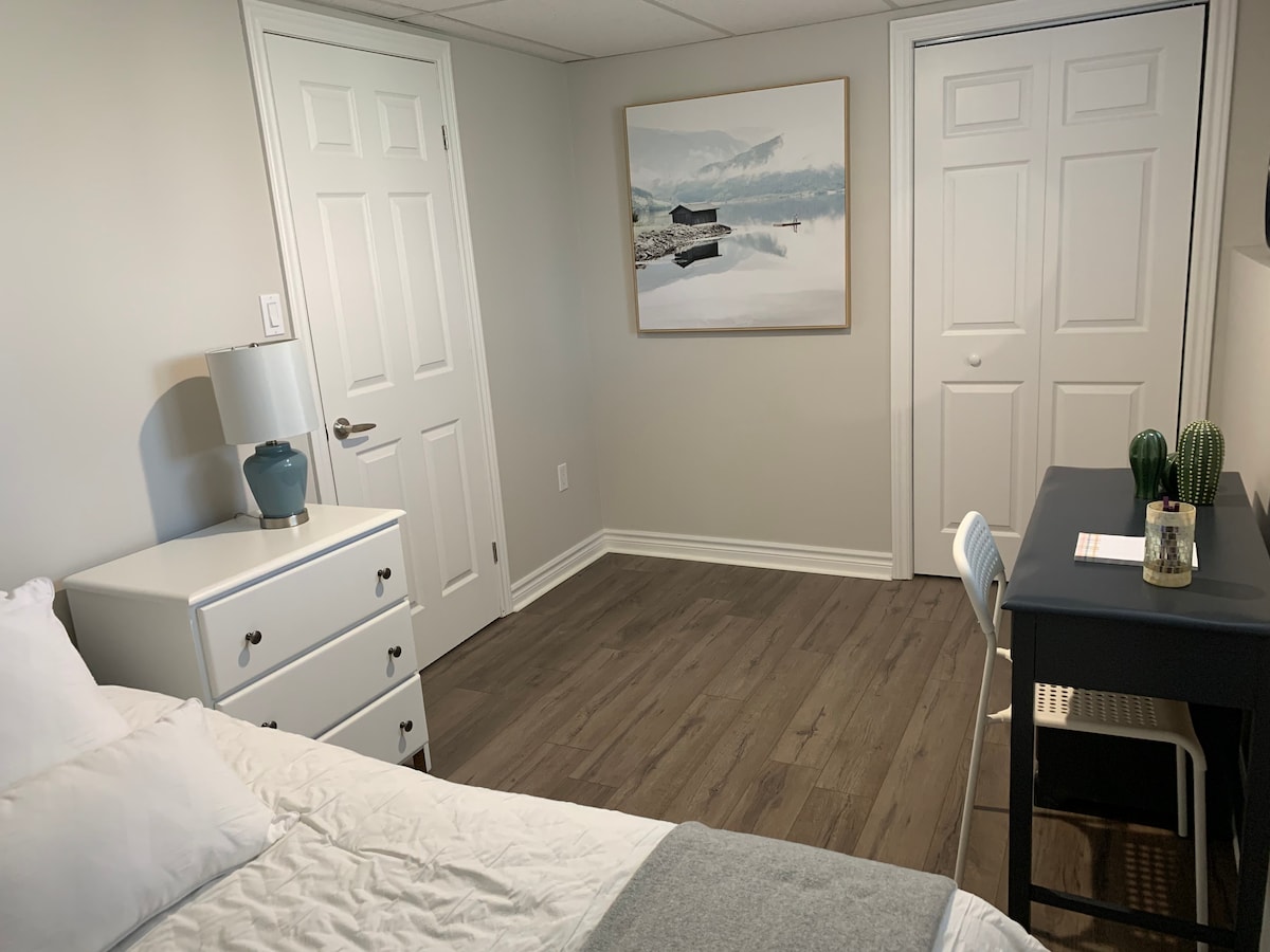 Спалня с две единични легла 