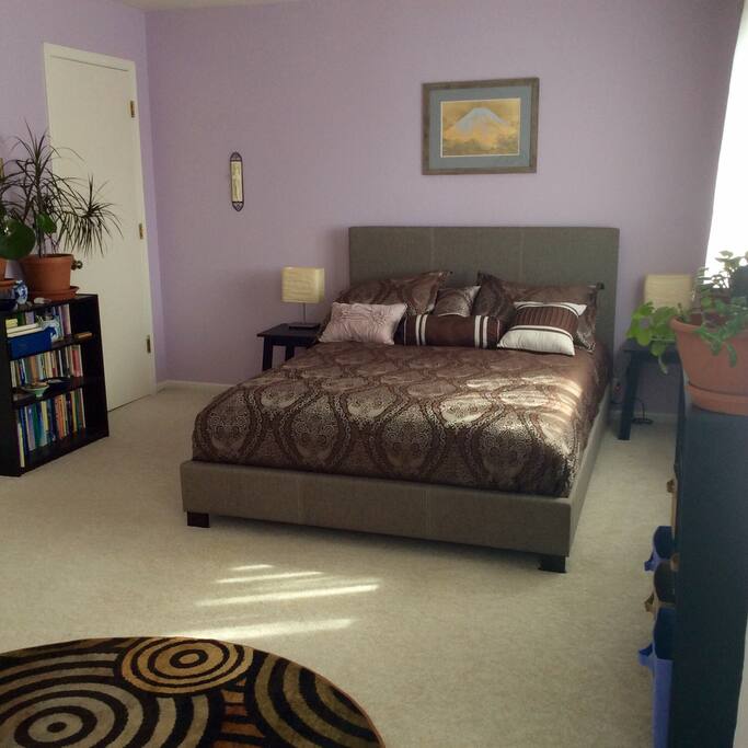 Upstairs bedroom Queen Bed new and very comfy