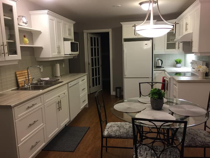 Guest suite in Wasaga Beach · ★4.97 · 2 bedrooms · 1 bed · 1 bath