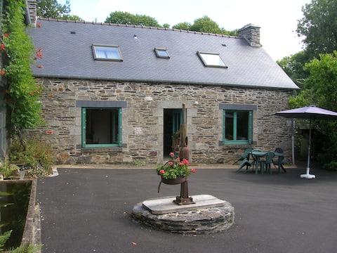 Quiet house, surrounded by nature - Lake Guerledan