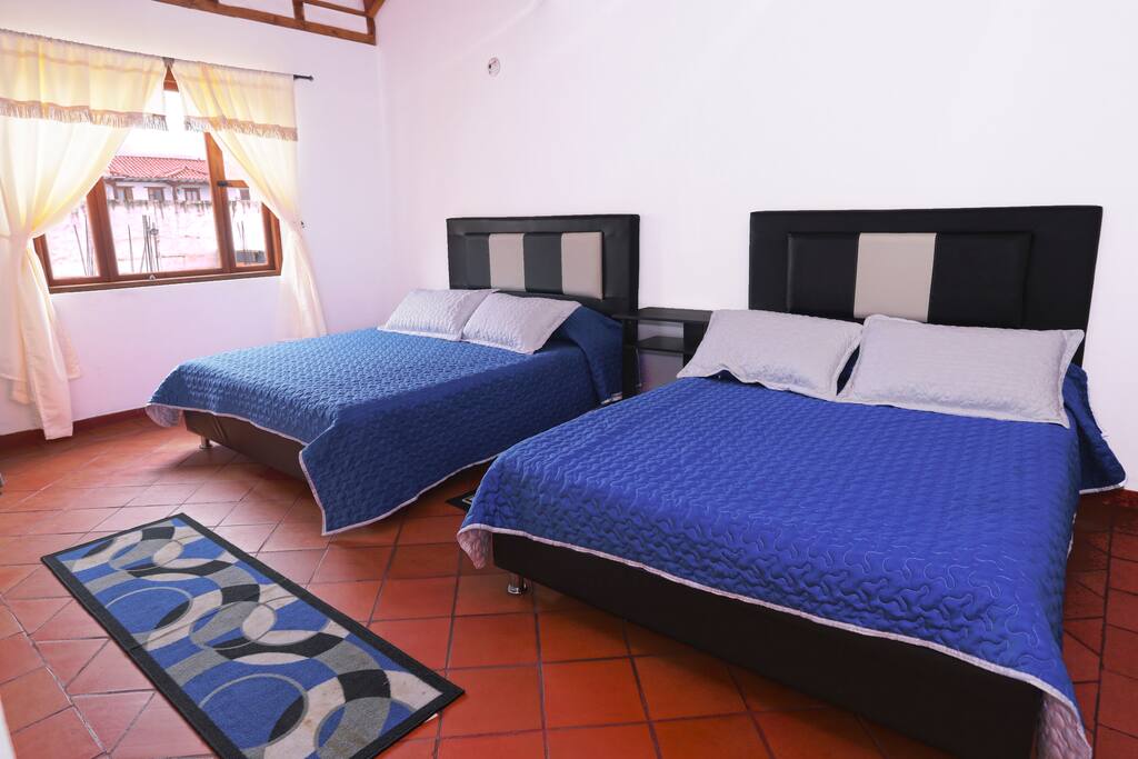 habitación cuádruple con baño privado