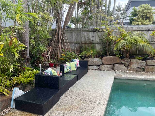 Spacious beach house in beautiful Dicky Beach gallery image 4