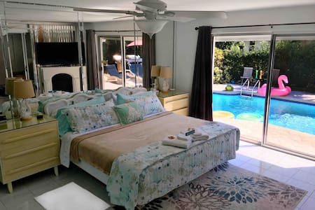 CLEAN, pool, by beach, freebies, laundry, kitchen