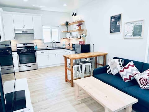Oasis new unit near beaches, Little SG, Disney