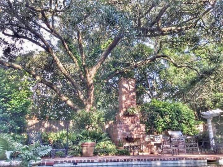 1947 Beach House 3BR/3Ba in Pass Christian. No Tv Houses for Rent in