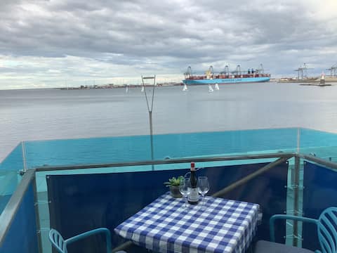 Directly by the sea. Free private parking.