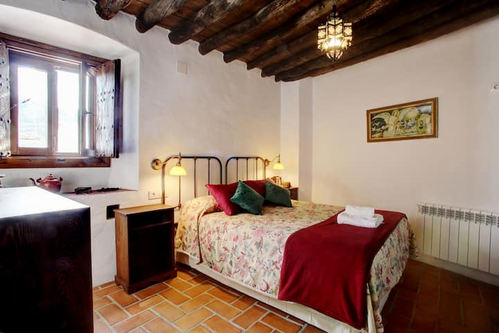 在左侧，您可以看到房子的原始厨房。您需要预订我们的房源，以便更仔细地查看;)