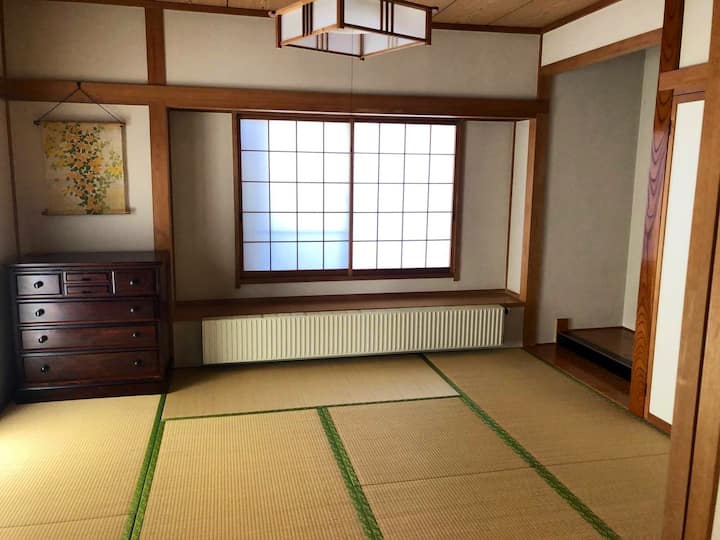 About 7 minutes from the Sendai Miyagi Interchange, it is very