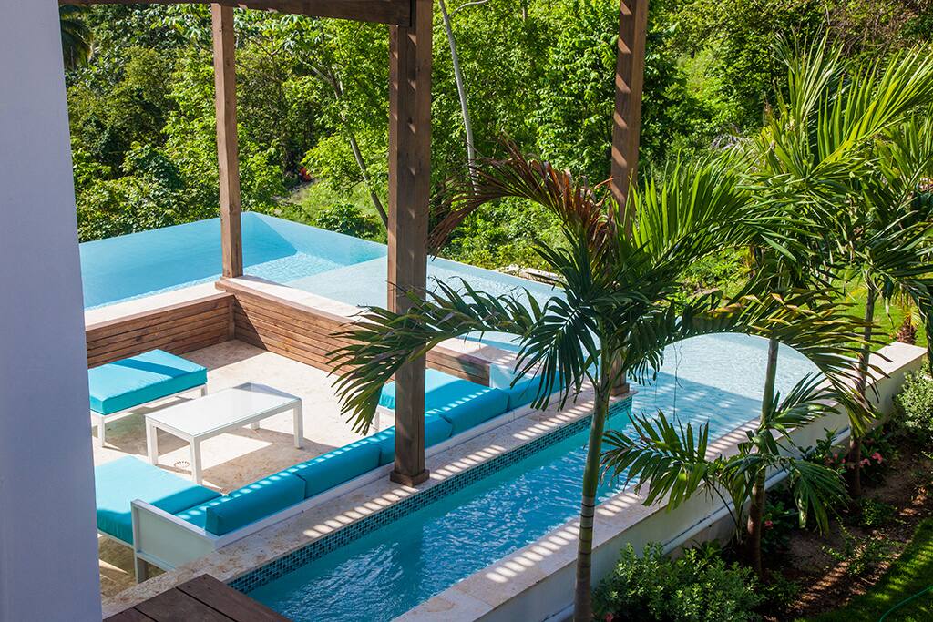 Salon dans la piscine