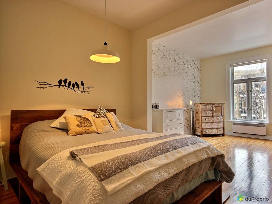 Comfortable bedroom with queen bed.