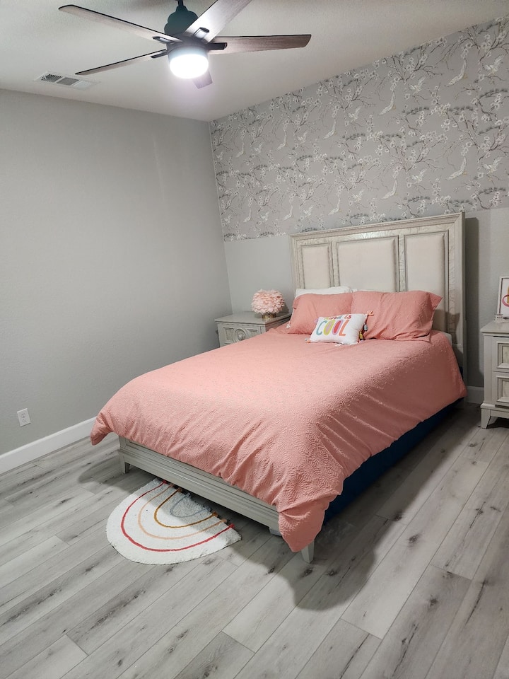 Spacious Bedroom - Roseville, CA