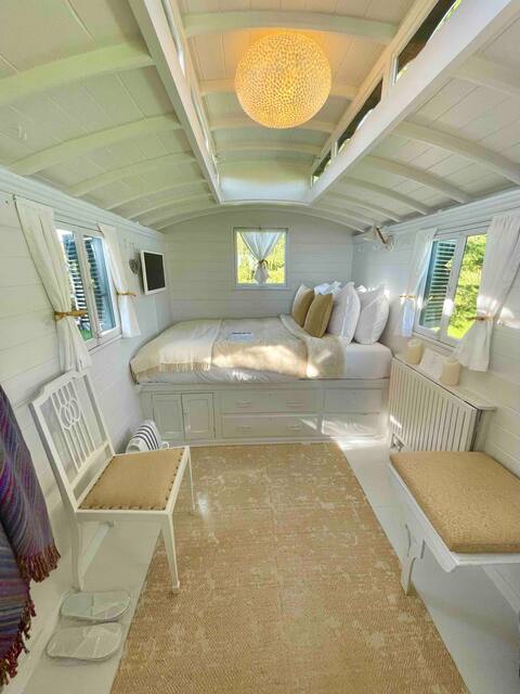 Top Airbnb: Wonderful Wagon in Stunning Nature Private & Quiet in County Of Herefordshire