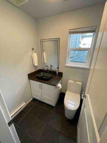 Modern Hilltop Home with Views! King bed gallery image 4