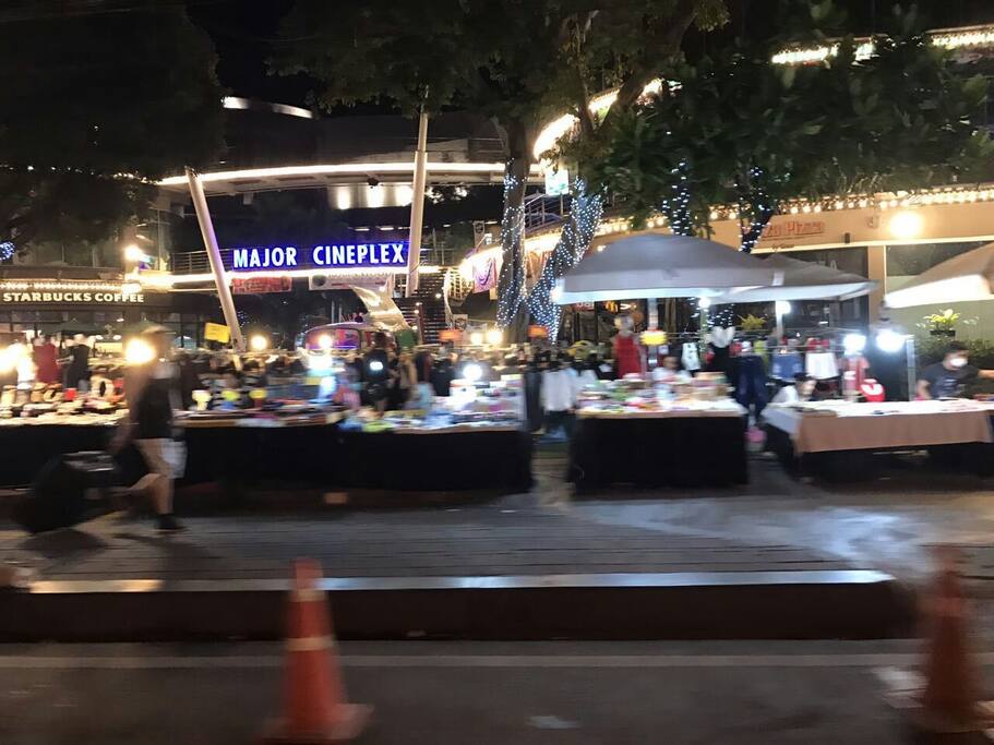 商场夜市