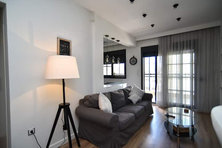 SKG - Cozy flat  at city center, free NETFLIX!