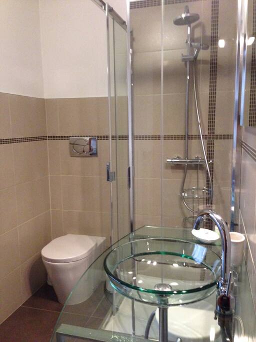 Bagno con doccia