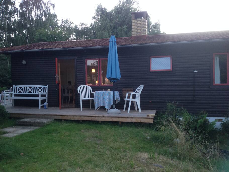 The house and the annex is connected by the terrace.