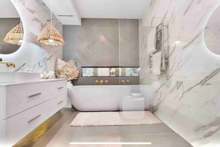 Luxury Urban Oasis gallery image 3