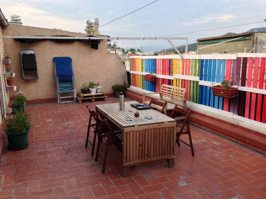 La terraza donde podrás descansar. Tomar sol o hacer una BBQ...