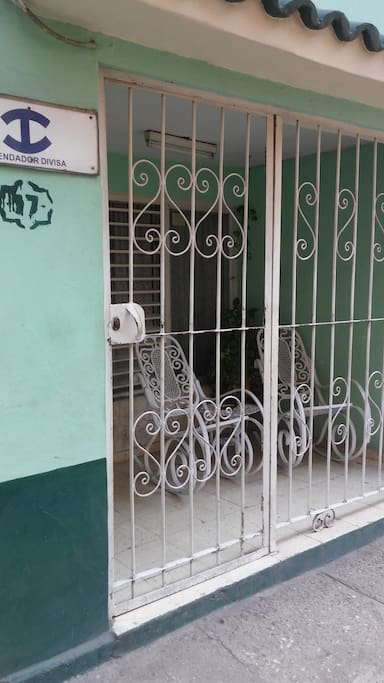Entrada a la casa con #17