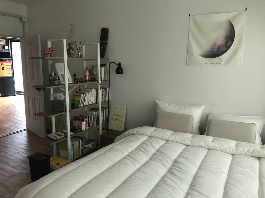 Guest room- downstairs
1층 손님방