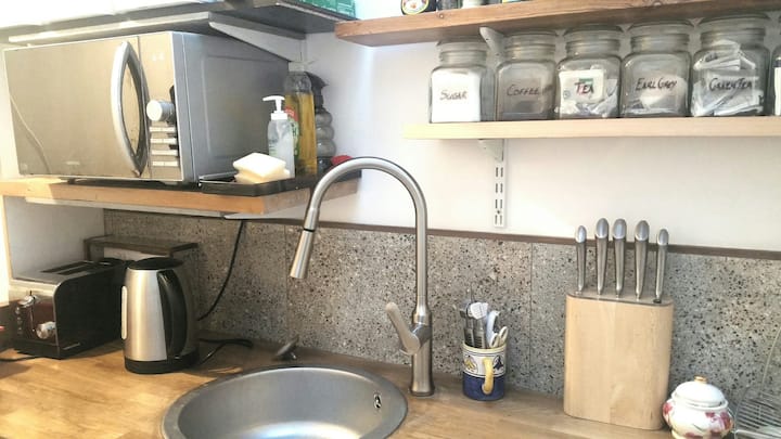 Great Room In Peaceful Houseshare: Brixton, Zone 2 - Londres