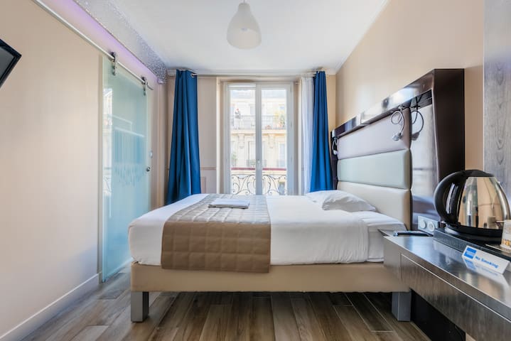 Sweet & Peaceful room - next to train station ☘️