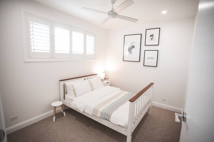 Chumba cha kulala 4 kwenye ghorofa ya 2 na kitanda cha watu wawili