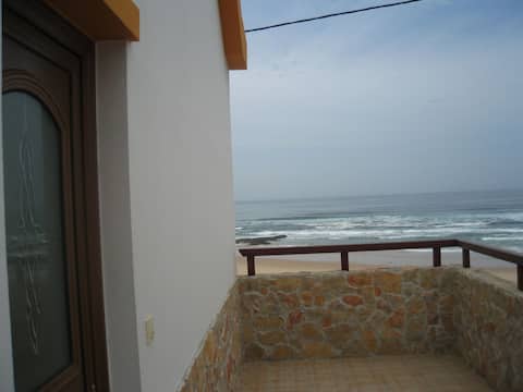 Airbnb em destaque: Lucas House 2 - Sea Breeze Apartment em Aljezur