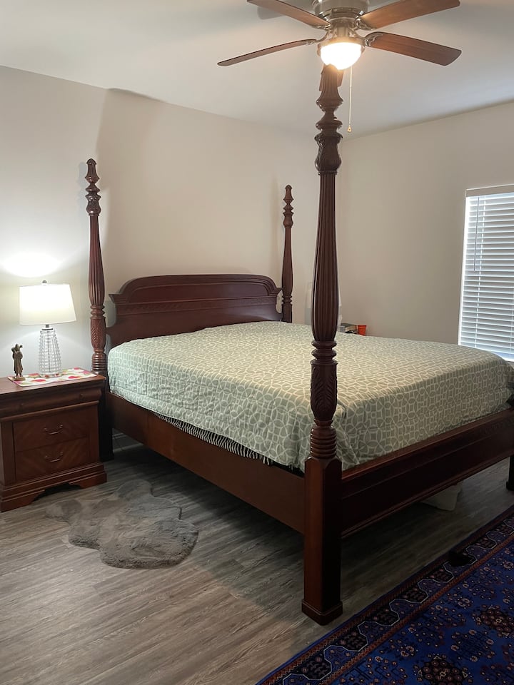 Примарна спална соба со приватна бања