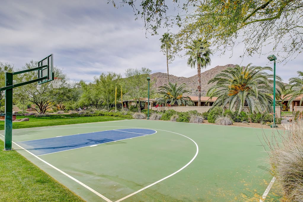 Basketball court with views of Camelback Mountain 